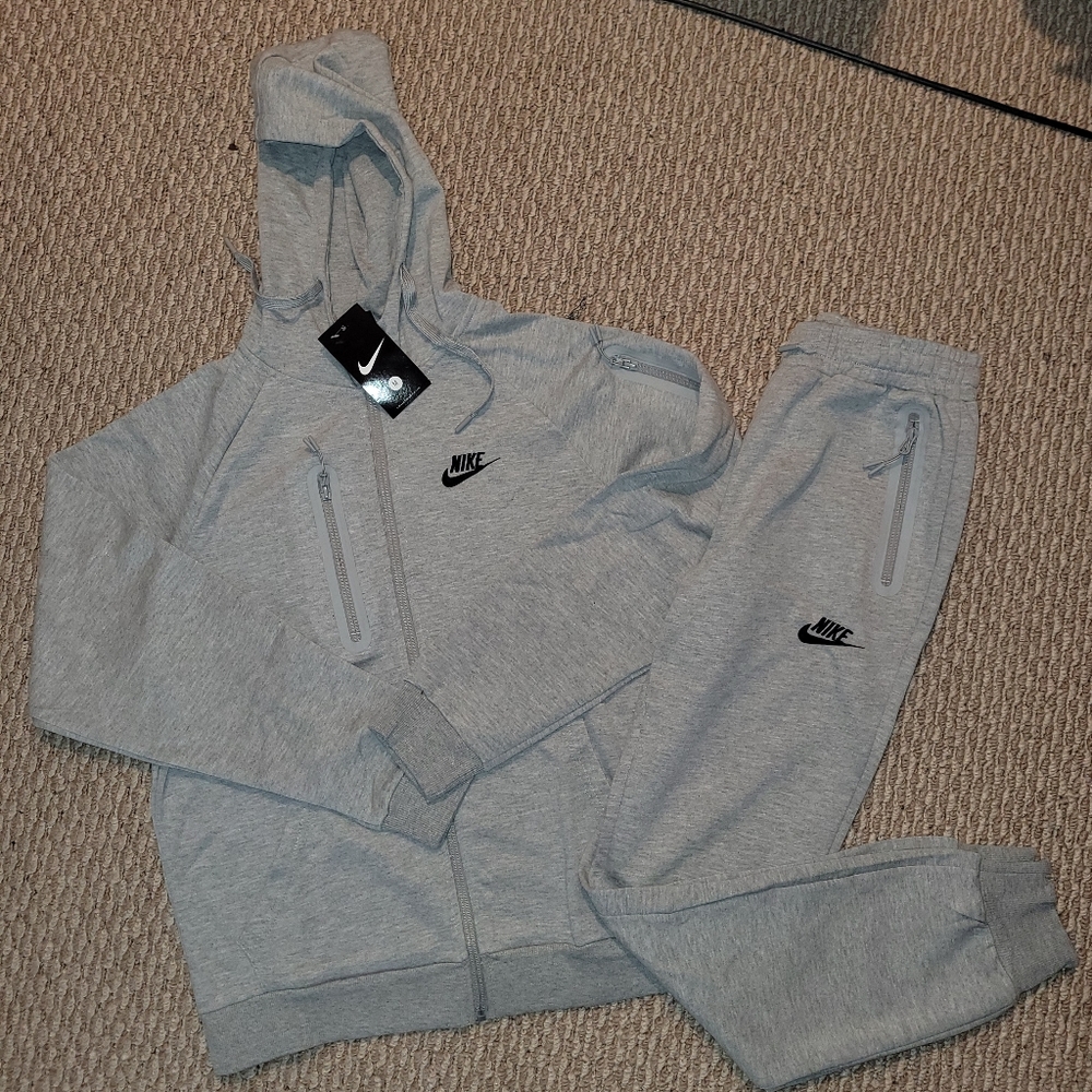 Nike sweatsuit